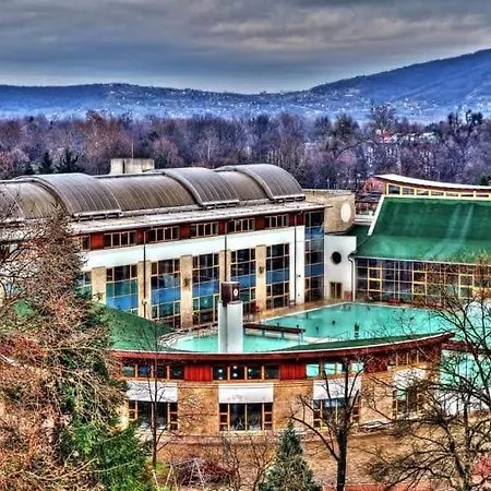 Aniko Vendeghaz منزل للإقامة هاركاني