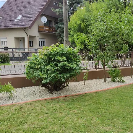 Aniko Vendeghaz منزل للإقامة هاركاني