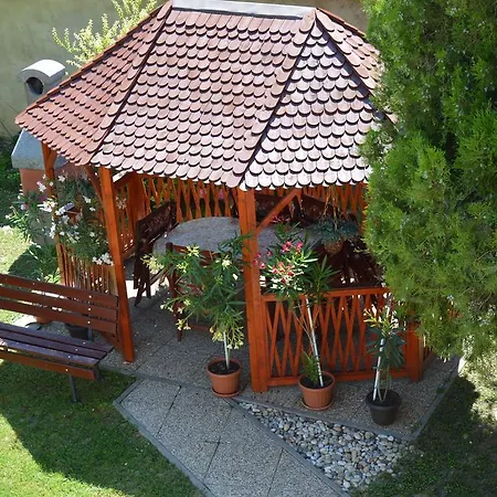 Aniko Vendeghaz Homestay Harkany