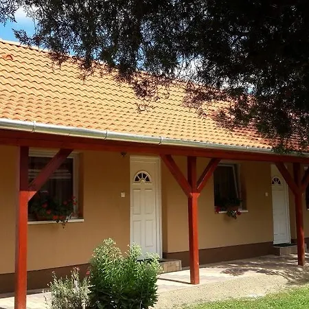 منزل للإقامة Aniko Vendeghaz *