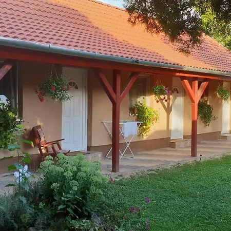 Aniko Vendeghaz * هاركاني